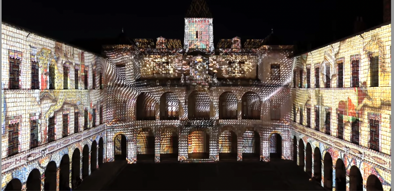 Vidéo-Retour sur le Festival des lumières qui a illuminé cet été les façades de l’hôtel-de-ville de Vienne