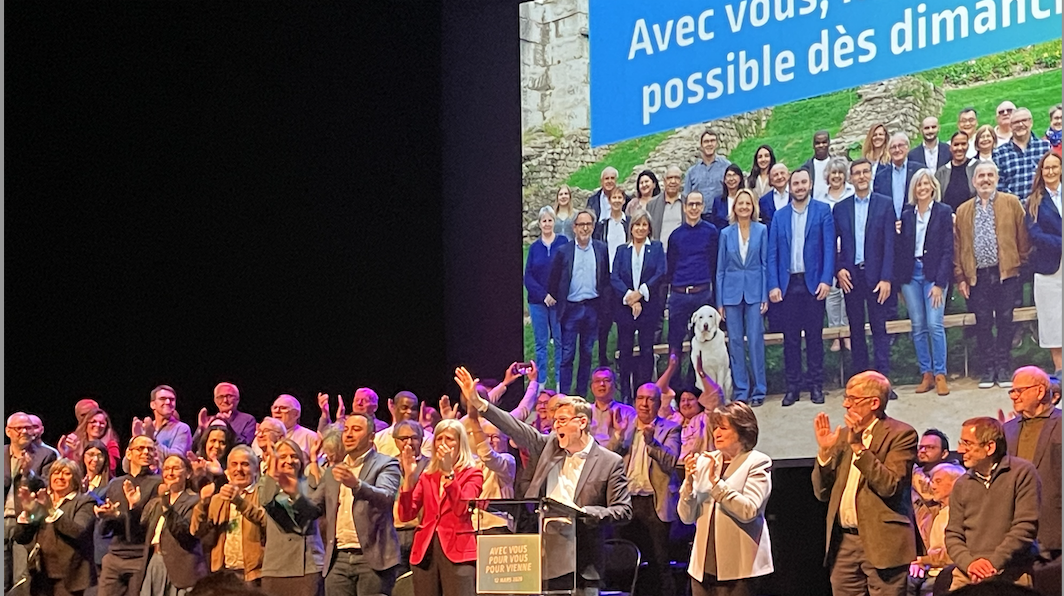 900 personnes au Manège pour le meeting de fin de campagne de Thierry Kovacs qui a enjoint le public à se mobiliser pour passer dès le 1er tour