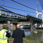 Les travaux du pont de Condrieu avancent : la 1ère poutre posée, la 2ème va bientôt suivre