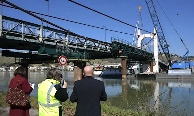 Les travaux du pont de Condrieu avancent : la 1ère poutre posée, la 2ème va bientôt suivre