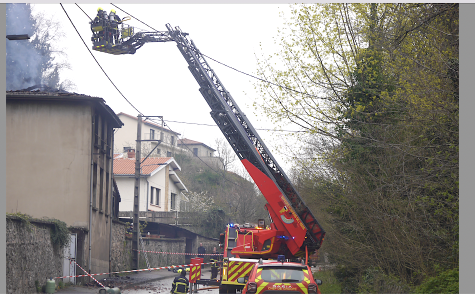 Une personne âgée décède dans un incendie ce matin à Vienne : la Montée Saint-Marcel coupée