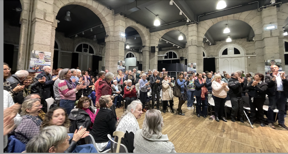 Municipales, mars 2026-Erwann Binet devant 400 personnes à la salle-des-fêtes : « le temps est venu pour l’alternance à Vienne »