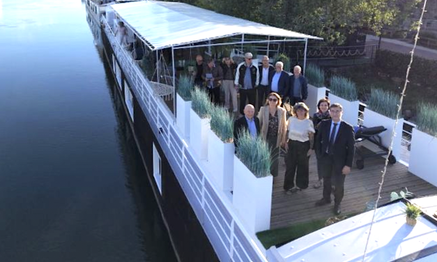 Quatre chambres/cabines sur l’eau : la péniche-hôtel Mya’More inaugurée à Sainte-Colombe