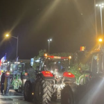 Agriculteurs en colère-Après avoir versé le contenu des bennes au rond-point devant le dépôt de Feyzin, les « Agris de l’A7 » et la Coordination Rurale reçus par la Préfète à 11 h