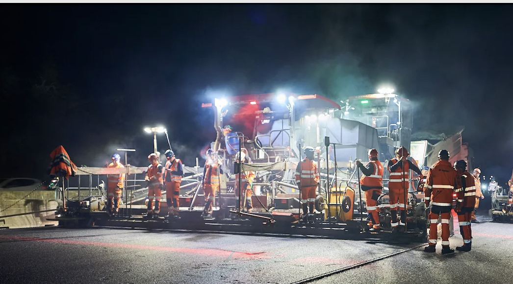 36 000 tonnes d’enrobés coulés sur les chaussées sur 12 km : la rénovation de l’A7 entre Ternay et Vienne est terminée…