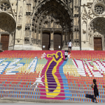 Viennoiseries-Les contremarches de la cathédrale  habillées pour Jazz à Vienne ; un nouveau parc-relais en début d’année prochaine et attention aux frais supplémentaires  sur l’appli « Easy Park »
