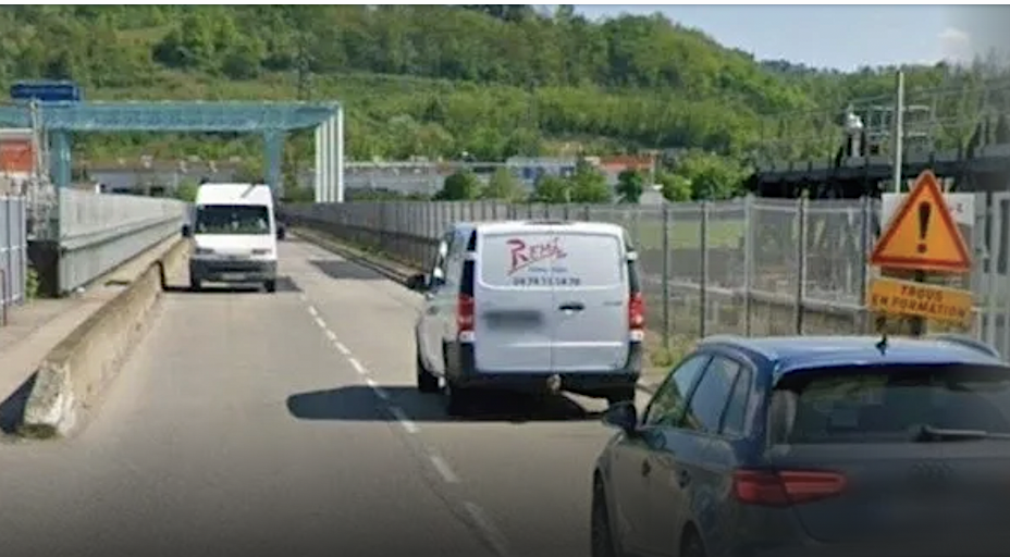 « Une route indigne et dangereuse » : une pétition lancée contre l’état de la route du Barrage de Reventin-Vaugris