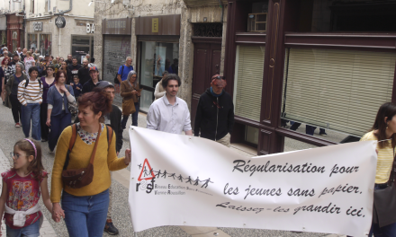 Près de 200 personnes à l’occasion du retour d’une manif du 1er mai unitaire, à Vienne