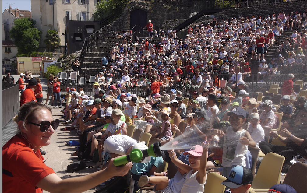 Jazz à Vienne-Création Jeune Public de Vincent Peirani au théâtre antique : conte initiatique, accordéon, chœurs et brumisateurs…