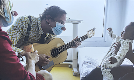 Active à l’hôpital et dotée désormais d’une antenne à Vienne, l’association « Docteur Clown » fête ses 30 ans avec une expo photo au Jardin de Ville
