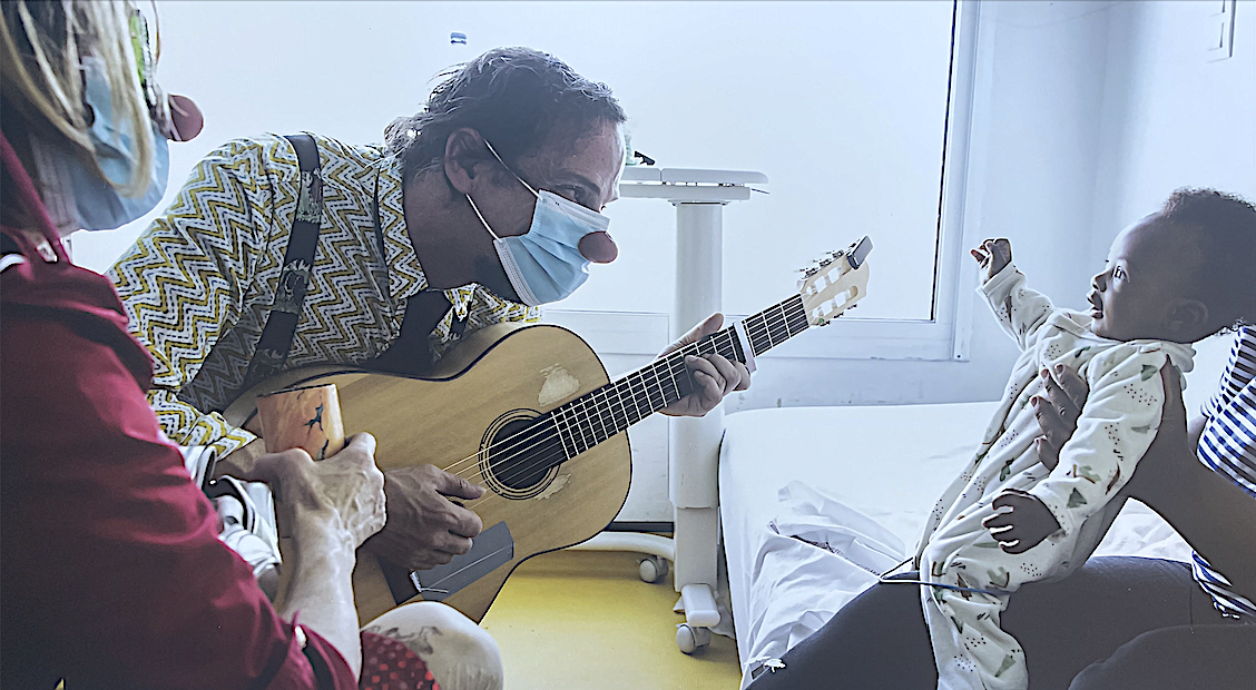 Active à l’hôpital et dotée désormais d’une antenne à Vienne, l’association « Docteur Clown » fête ses 30 ans avec une expo photo au Jardin de Ville