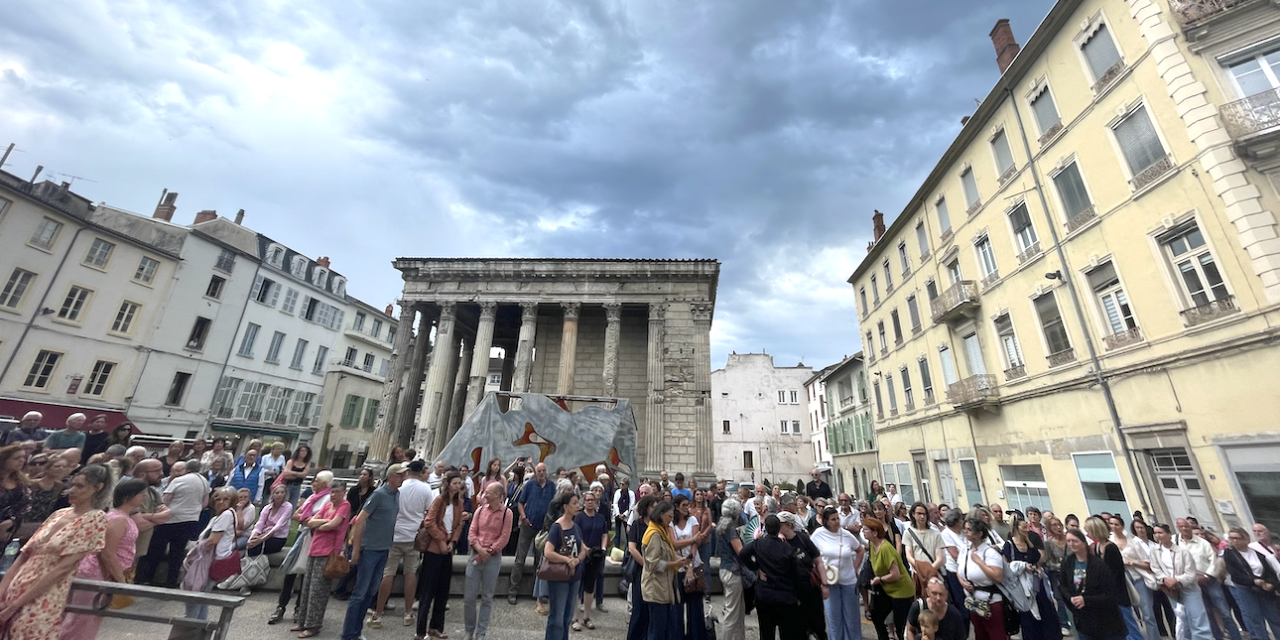 Près de 300 personnes devant le Palais de Justice  de Vienne pour un rassemblement en mémoire de Lyhanna : émotion et colère
