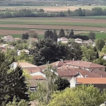 La venue de Marion-Maréchal Le Pen pour une réunion publique et une séance de dédicace provoque des remous aux Côtes-d’Arey : des habitants organisent « un rassemblement citoyen »