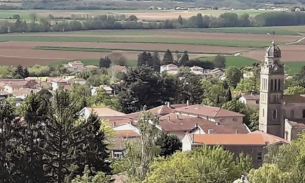 La venue de Marion Maréchal Le Pen pour une réunion publique et une séance de dédicace provoque des remous aux Côtes-d’Arey : des habitants organisent « un rassemblement citoyen »