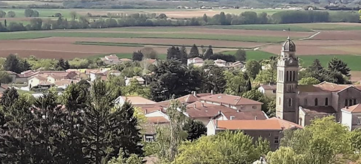 La venue de Marion-Maréchal Le Pen pour une réunion publique et une séance de dédicace provoque des remous aux Côtes-d’Arey : des habitants organisent « un rassemblement citoyen »