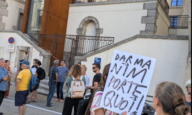 Lyhanna : un nouveau rassemblement  hier lundi devant le tribunal de Vienne, un rendez-vous  hebdomadaire  destiné à perdurer…