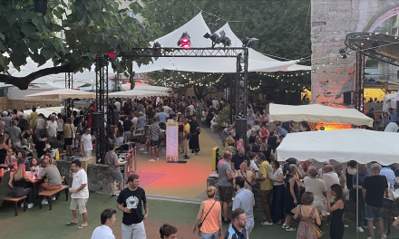 Jazz à Vienne a bien tenu le choc de la canicule : recul de la fréquentation de 5,4 % cette année avec un  public moindre à Cybèle