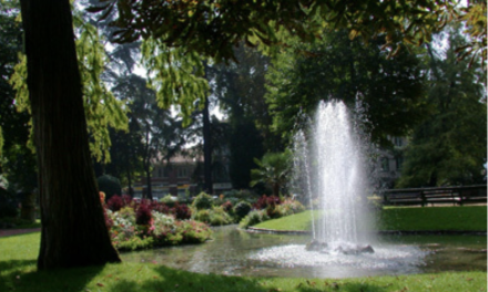 La canicule perdurant, la Ville de Vienne rappelle l’ouverture des « lieux de fraicheur ». Le Jardin de Ville toujours ouvert le soir