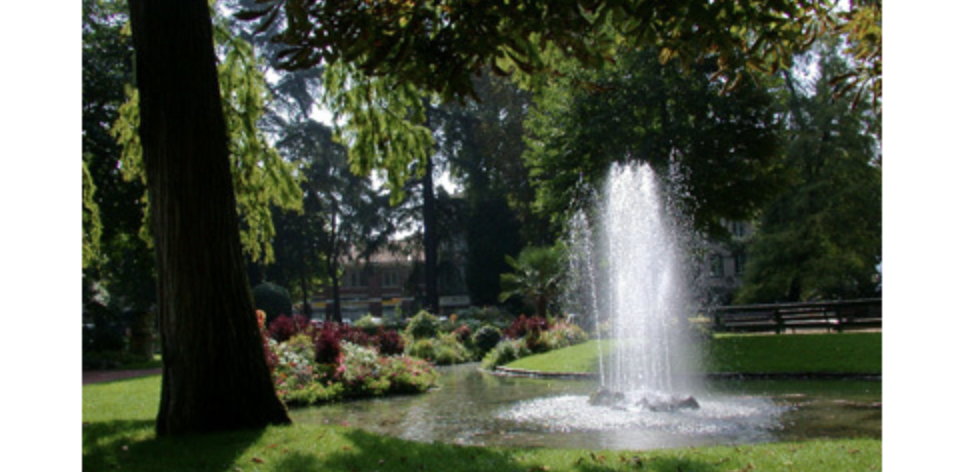 La canicule perdurant, la Ville de Vienne rappelle l’ouverture des « lieux de fraicheur ». Le Jardin de Ville toujours ouvert le soir