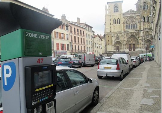 Stationnement gratuit sur les places vertes en août à Vienne, mais les places rouges restent payantes