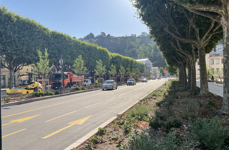 Travaux estivaux : finalisation des travaux sur le cours  Brillier à Vienne. Le tapis de bitume sera déposé dans la nuit du 18 au 19 août