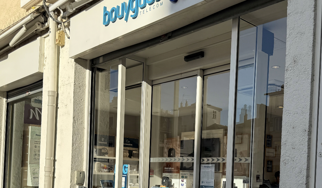 Deux hommes cagoulés braquent un magasin de téléphonie dans le centre de Vienne et repartent avec des IPhone
