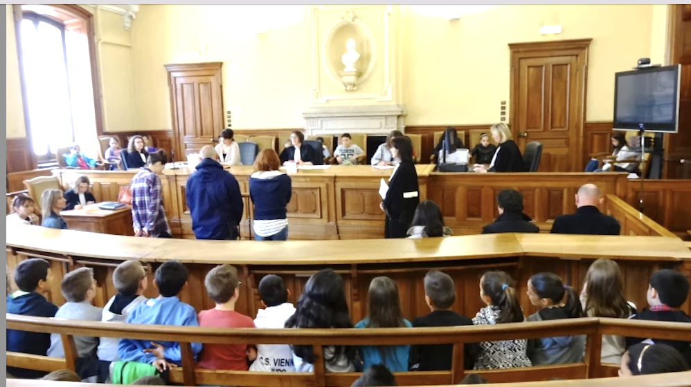 Une pièce de théâtre jouée dans le cadre de « La Nuit du Droit » au sein même de la salle d’audience du tribunal judiciaire de Vienne