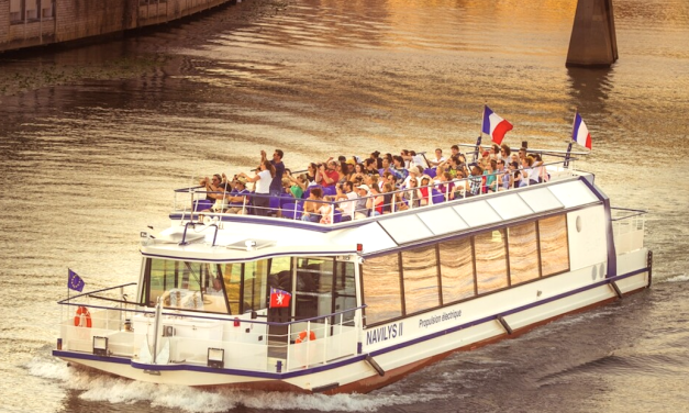 Les Bateaux Lyonnais  changent de propriétaires et vont désormais naviguer pour le Groupe Bocuse