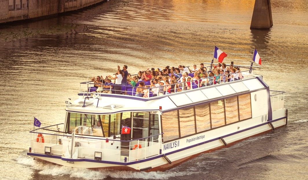 Les Bateaux Lyonnais  changent de propriétaires et vont désormais naviguer pour le Groupe Bocuse
