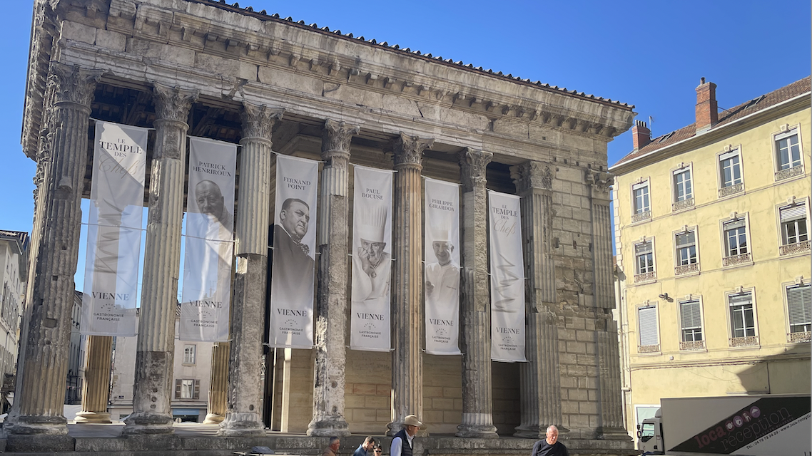 350 convives demain pour le « Temple des chefs »,  autour du Temple d’Auguste et de Livie à Vienne pour le centenaire de Paul Bocuse : une logistique de ouf !