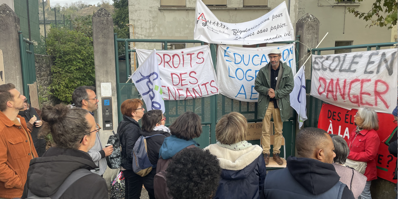 Enseignants en grève de l’Ecole Nicolas Chorier et parents d’élèves mobilisés  ce matin à Vienne pour dénoncer des « urgences sociales intolérables »