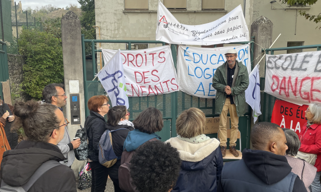 Enseignants en grève de l’Ecole Nicolas Chorier et parents d’élèves mobilisés  ce matin à Vienne pour dénoncer des « urgences sociales intolérables »