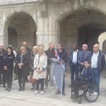 A l’occasion d’un rassemblement contre les violences, devant l’hôtel-de-ville,  Thierry Kovacs demande au Président de la République de démissionner