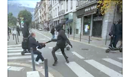 Un journaliste de Place Gre&rsquo;net agressé pour avoir filmé des casseurs à Grenoble : la rédaction dénonce une atteinte à la liberté d&rsquo;informer
