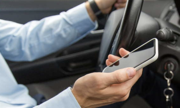 Vous utilisez votre téléphone au volant ? Votre permis pourra désormais être suspendu aussi dans les 12 départements d’Auvergne-Rhône-Alpes