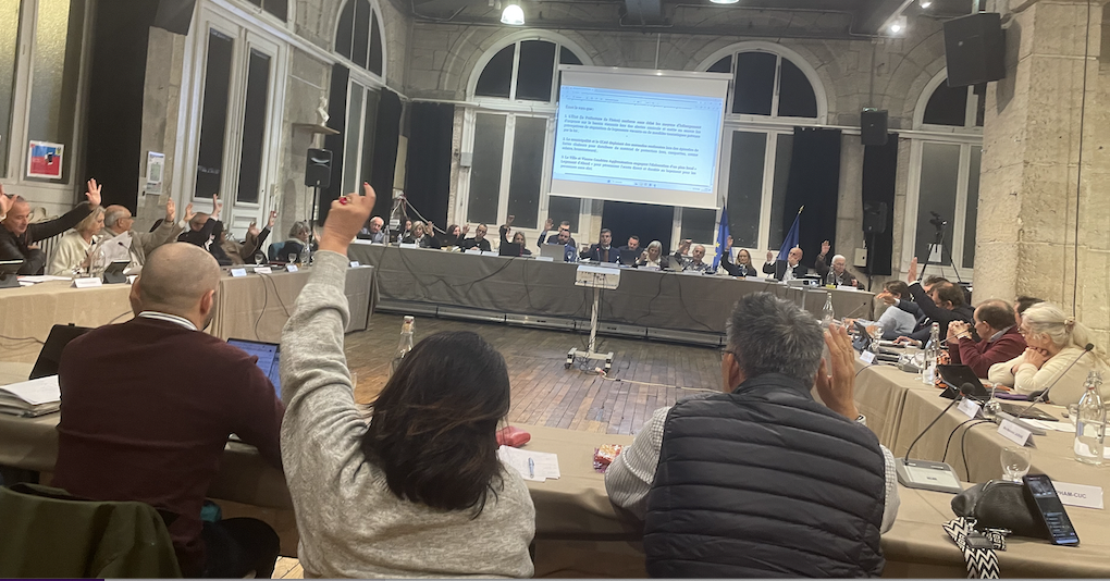 Les violences  urbaines s’invitent dans un conseil municipal de Vienne très politique