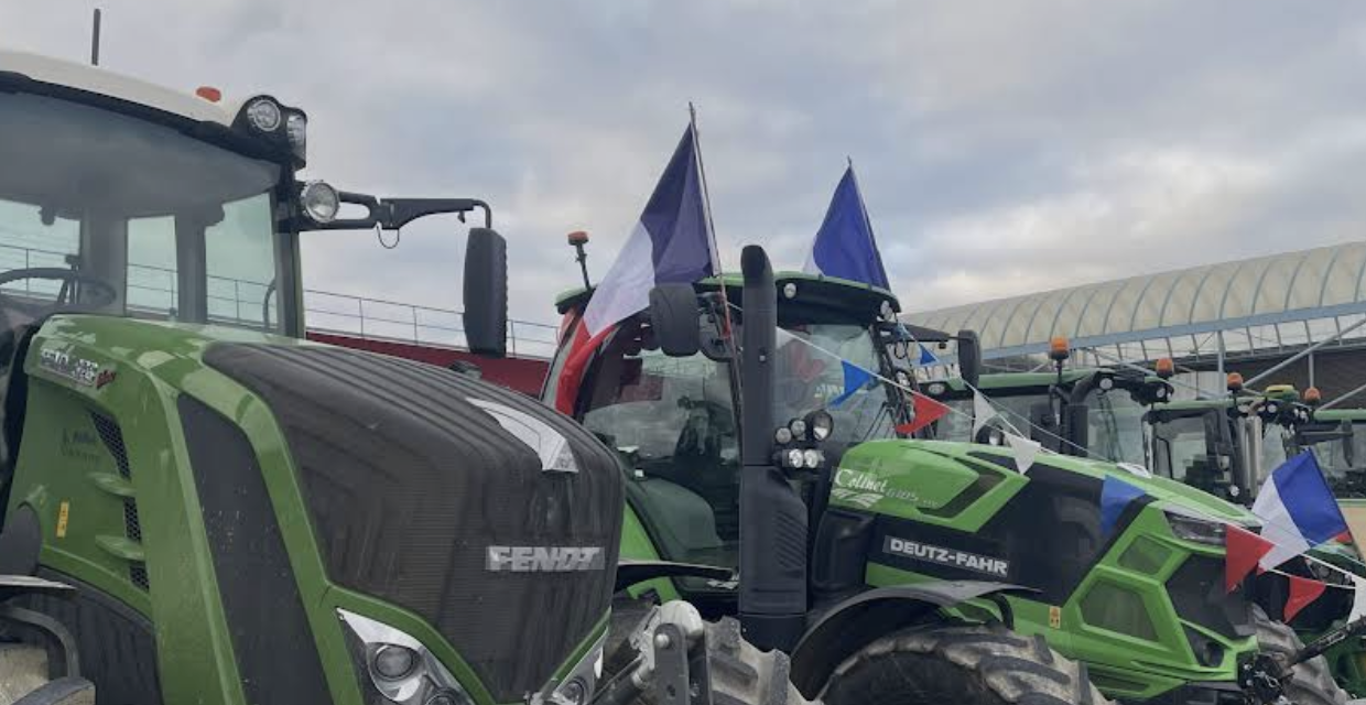 Et maintenant, les agriculteurs : ils bloquent depuis 5 h 30, ce lundi matin l’A47 dans les deux sens à hauteur de Givors