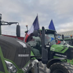 Et maintenant, les agriculteurs : ils bloquent depuis 5 h 30, ce lundi matin l’A47 dans les deux sens à hauteur de Givors